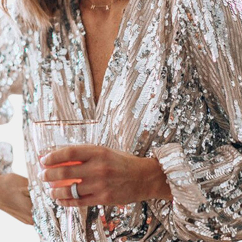 Gleame.-Blazers & Blouses-Gleame Blouse - Elegante sequinned blouse met diepe V-hals