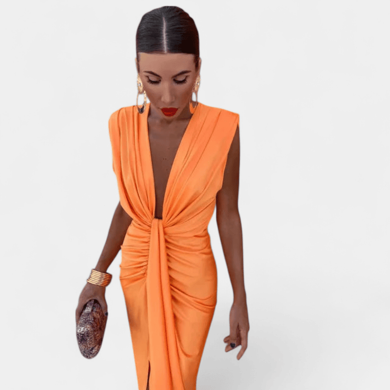 Gleame.-Gleame Jurk - Mouwloze satijnen bodycon-jurk met diepe V-hals en geplooid detail