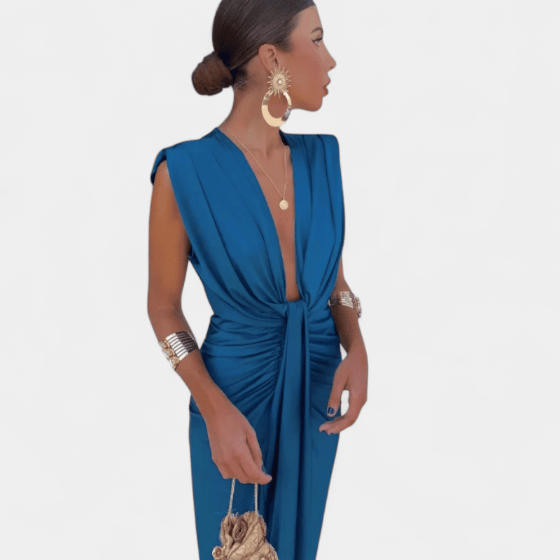 Gleame.-Gleame Jurk - Mouwloze satijnen bodycon-jurk met diepe V-hals en geplooid detail