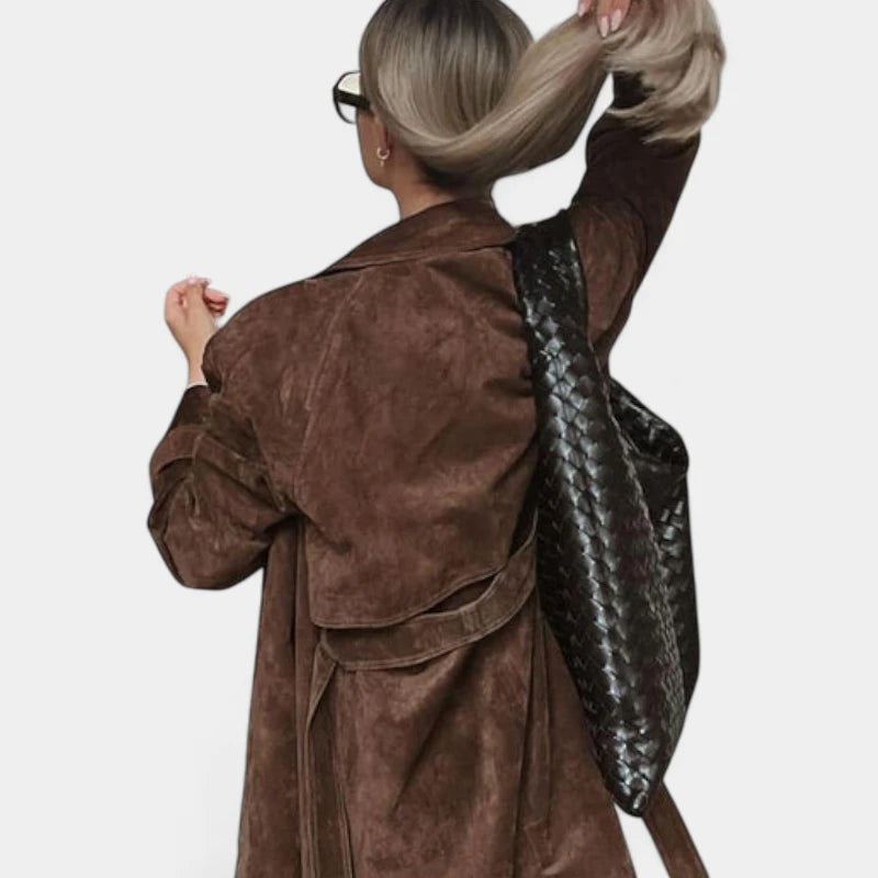 Gleame.-Jassen-Gleame Trenchcoat – Lange damesmantel van suèdelook met dubbele knopenrij en strikceintuur