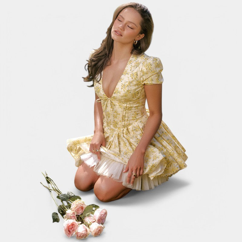 Gleame.-Jurken & Jumpsuits-Gleame Dress - Sexy bloemenprint V-hals met korte mouwen