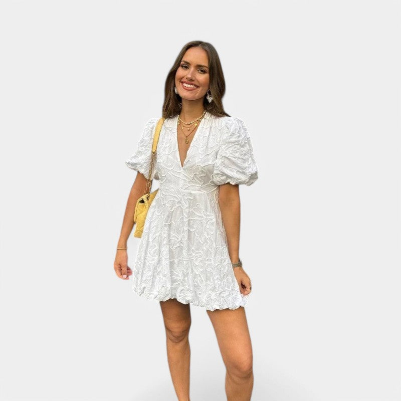 Gleame.-Jurken & Jumpsuits-Gleame Jurk - Elegante witte jurk met korte mouwen