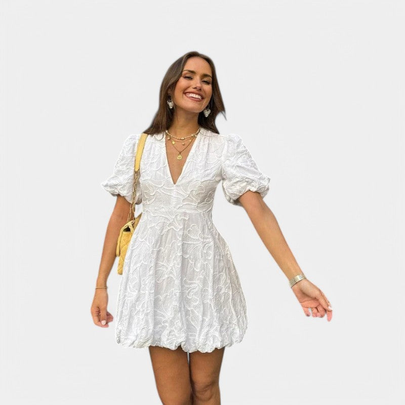 Gleame.-Jurken & Jumpsuits-Gleame Jurk - Elegante witte jurk met korte mouwen