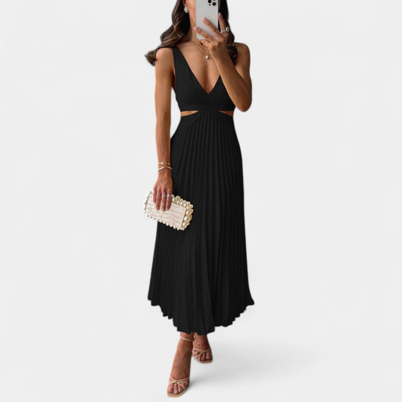 Gleame.-Jurken & Jumpsuits-Gleame Jurk - Maxi jurk met V-hals, plissérok en uitsnijdingen