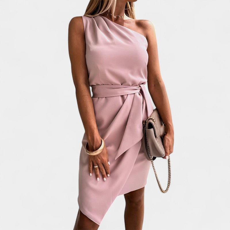 Gleame.-Jurken & Jumpsuits-Gleame Jurk - Vrouwelijke mouwloze jurk met tailleband