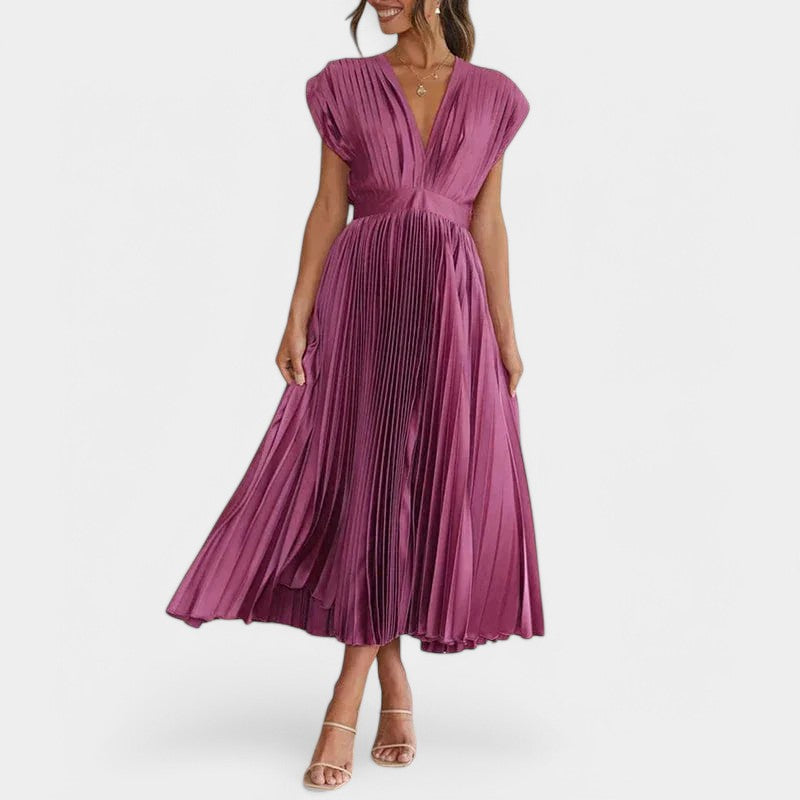 Gleame.-Jurken & Jumpsuits-Gleame Maxi-jurk - Geplooide maxi-jurk met V-hals voor elegante stijlen
