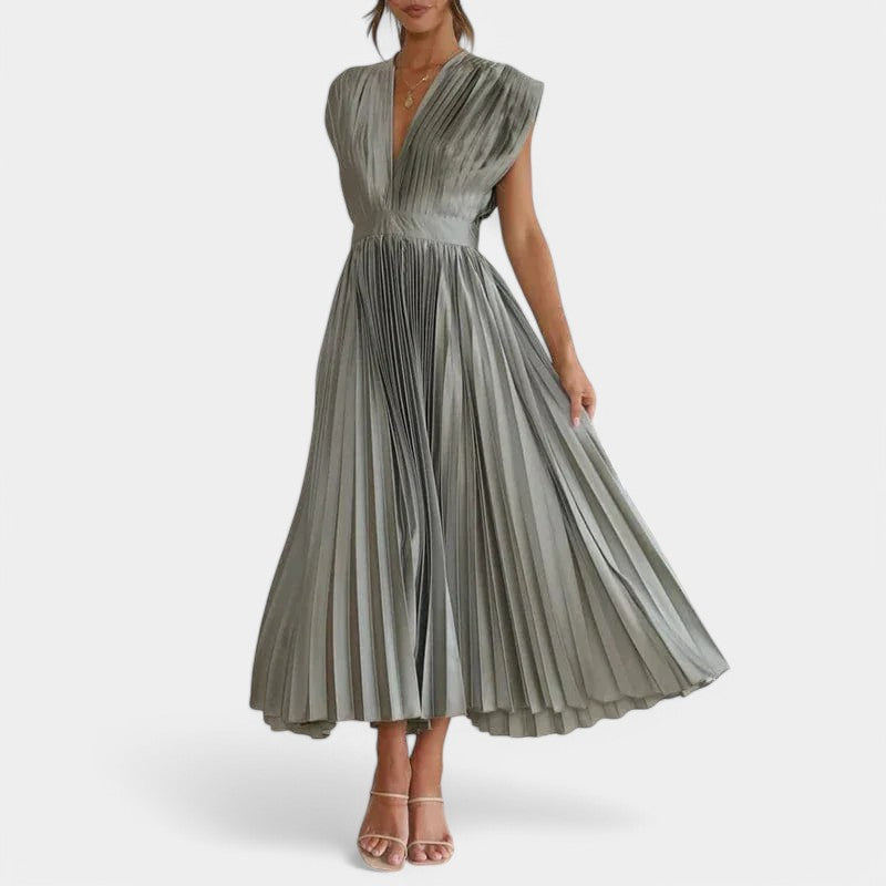 Gleame.-Jurken & Jumpsuits-Gleame Maxi-jurk - Geplooide maxi-jurk met V-hals voor elegante stijlen