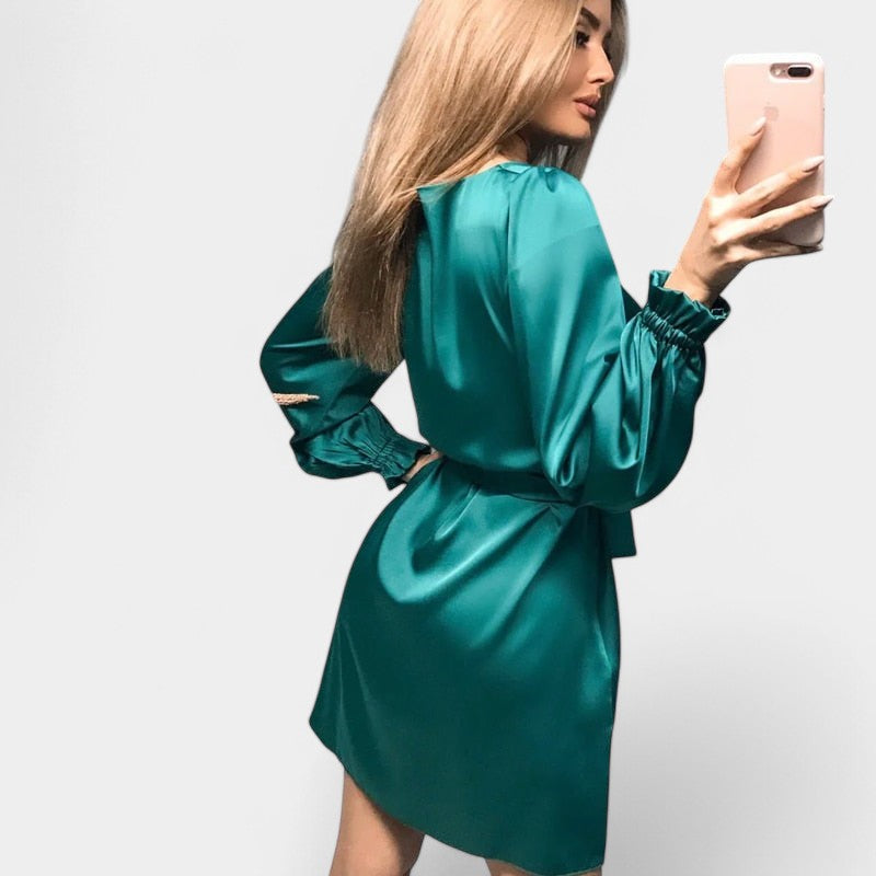 Gleame.-Jurken & Jumpsuits-Gleame Satin jurk - Klassieke en chique avondjurk