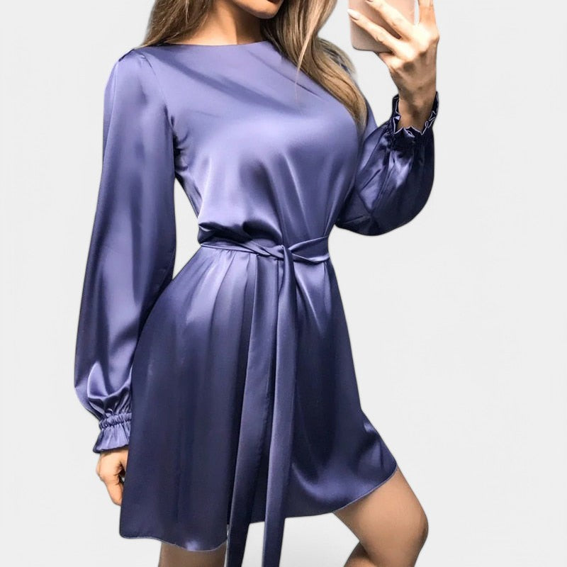 Gleame.-Jurken & Jumpsuits-Gleame Satin jurk - Klassieke en chique avondjurk