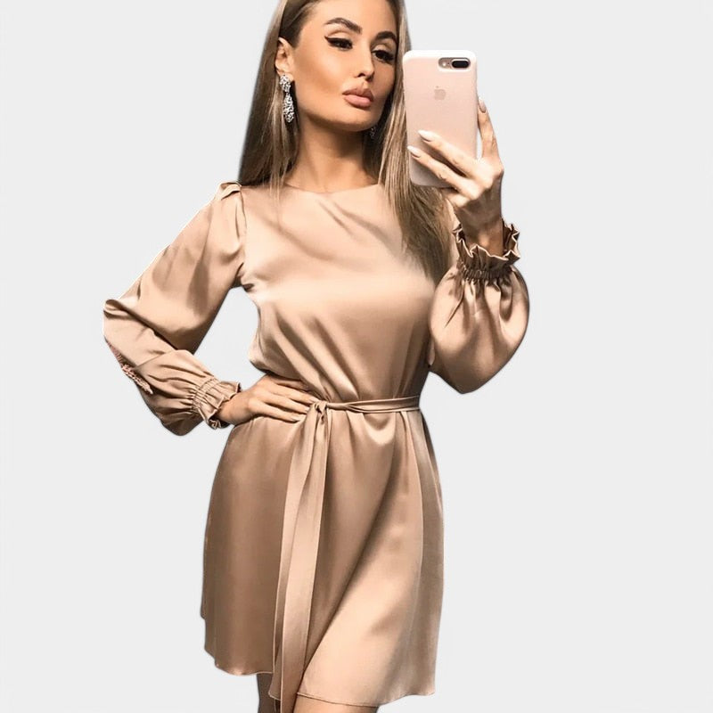 Gleame.-Jurken & Jumpsuits-Gleame Satin jurk - Klassieke en chique avondjurk