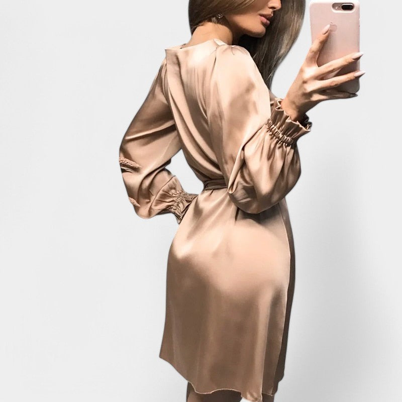 Gleame.-Jurken & Jumpsuits-Gleame Satin jurk - Klassieke en chique avondjurk