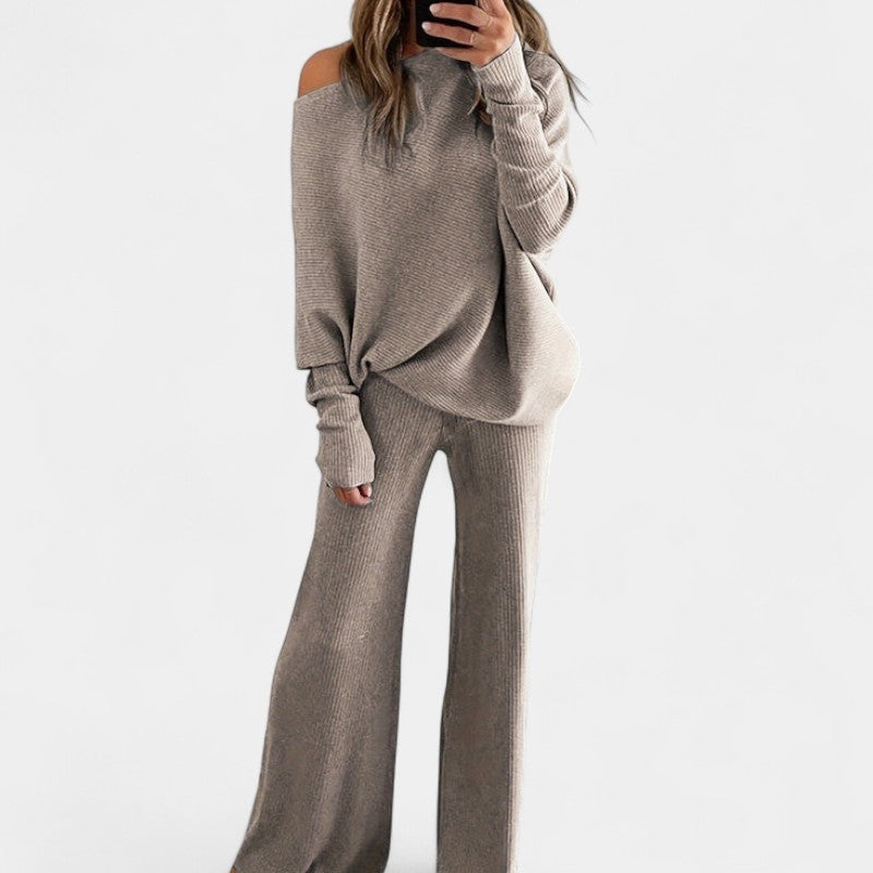 Gleame.-Outfit sets-Gleame Dames Set – Comfortabele set met off-shoulder trui en wijde broek