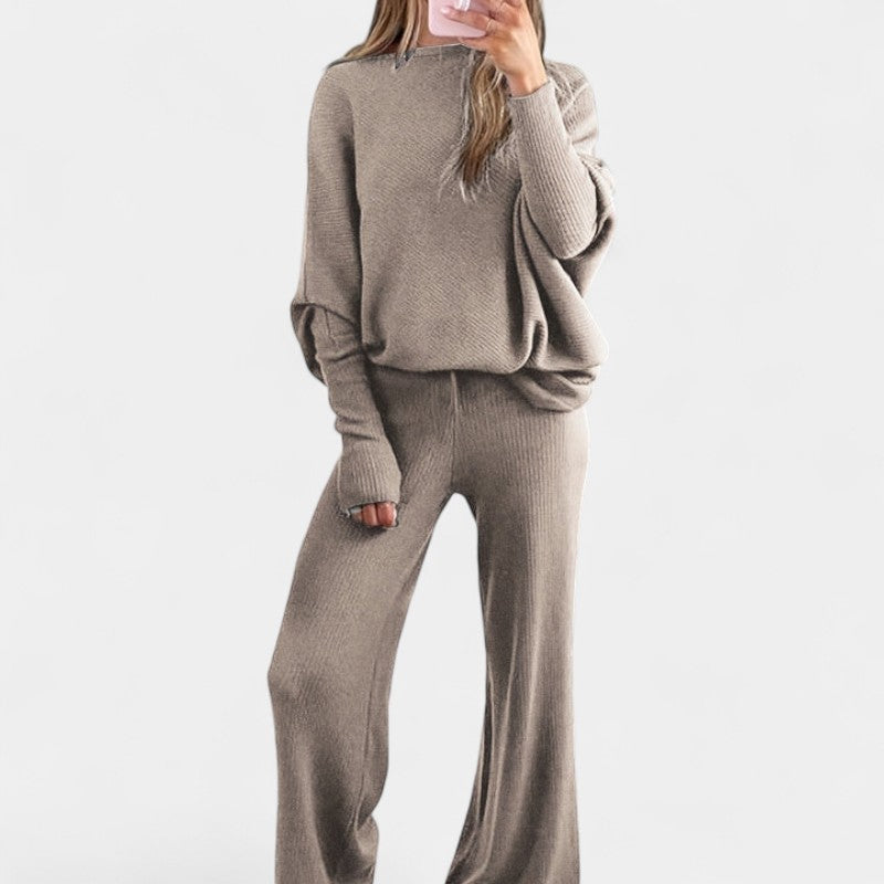 Gleame.-Outfit sets-Gleame Dames Set – Comfortabele set met off-shoulder trui en wijde broek