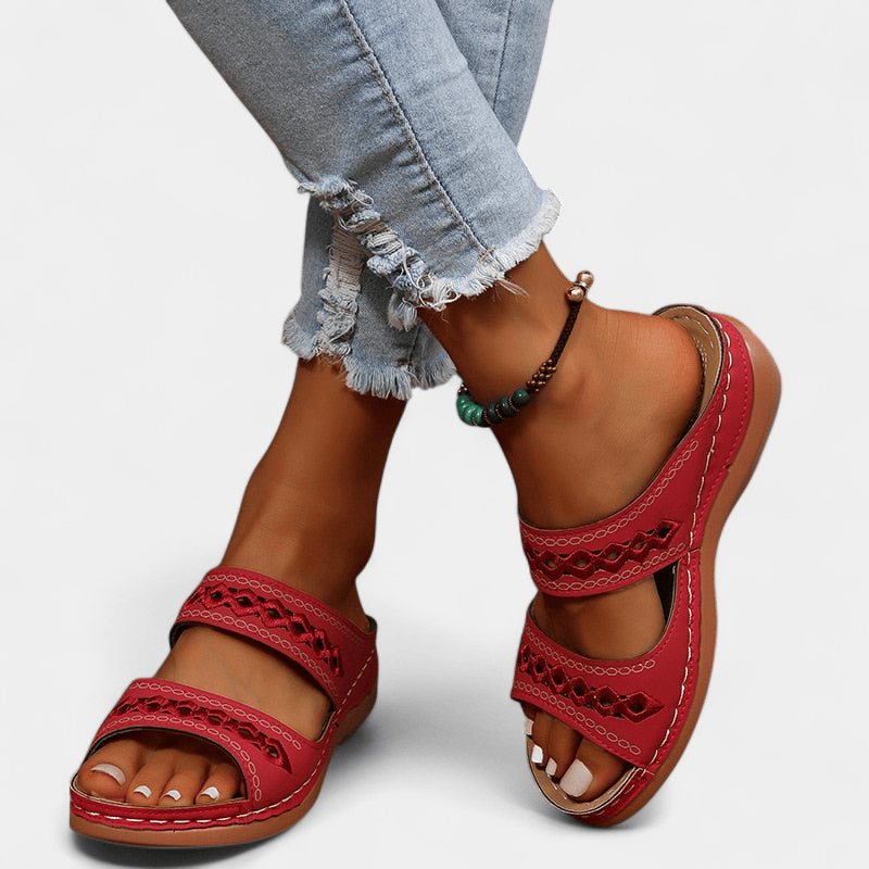 Gleame.-Sandal-Gleame Sandalen - Comfortabele instappers met retro stiksels en sleehak