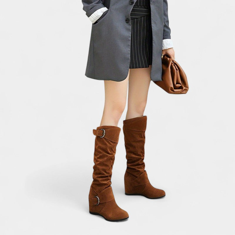 Gleame.-Schoenen-Gleame Dameslaarzen - Stijlvolle laarzen met geplooid ontwerp en gespsluiting