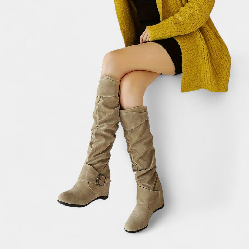 Gleame.-Schoenen-Gleame Dameslaarzen - Stijlvolle laarzen met geplooid ontwerp en gespsluiting