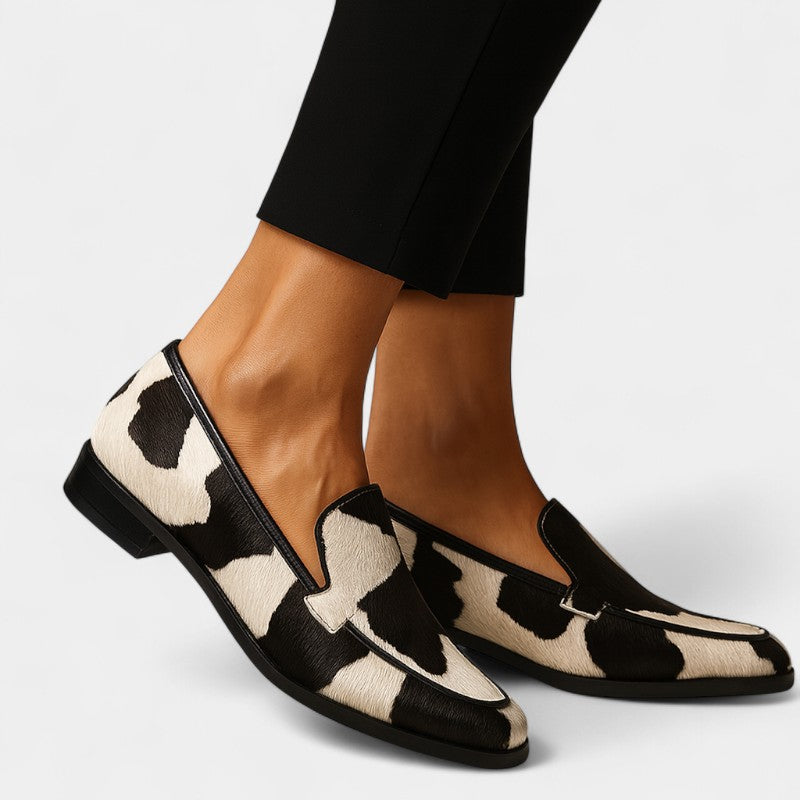 Gleame.-Schoenen-Gleame Damesschoenen - Elegante loafers met opvallend dessin en spitse neus
