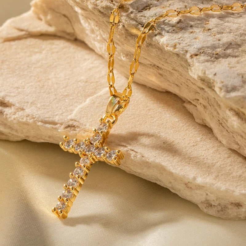 Gleame.-Sieraden-Gleame Ketting - zirconia kruis ketting in goud voor een elegante uitstraling