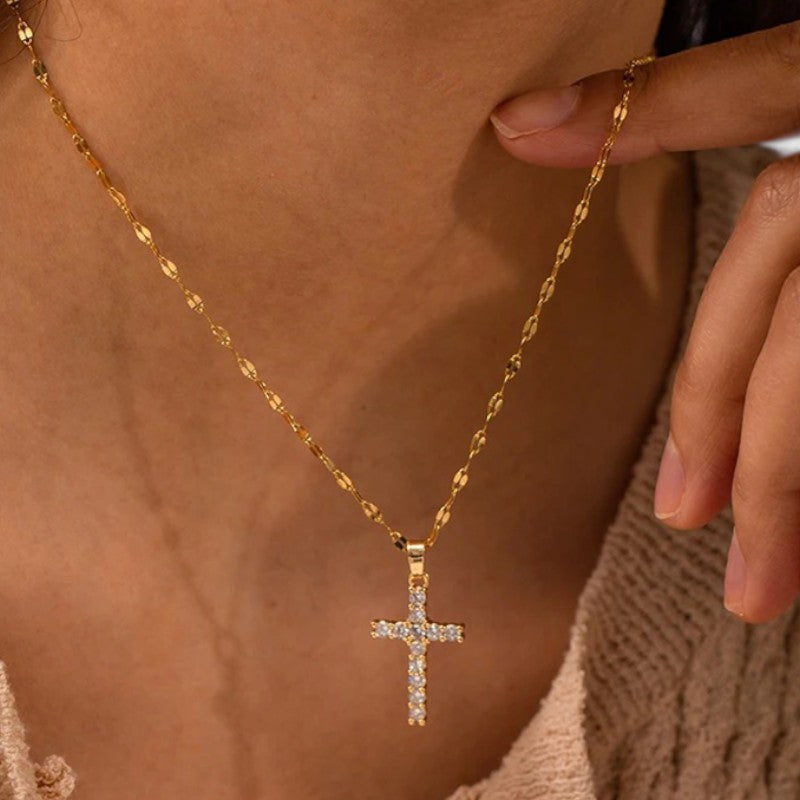 Gleame.-Sieraden-Gleame Ketting - zirconia kruis ketting in goud voor een elegante uitstraling