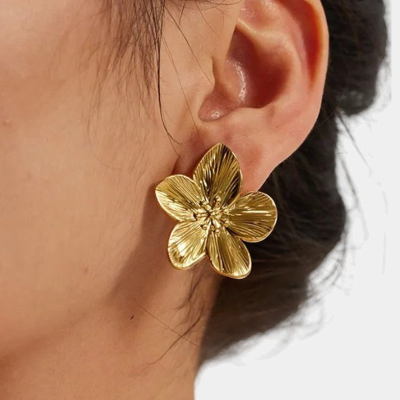 Gleame.-Sieraden-Gleame Oorbellen - elegante bloesem oorbellen in goud