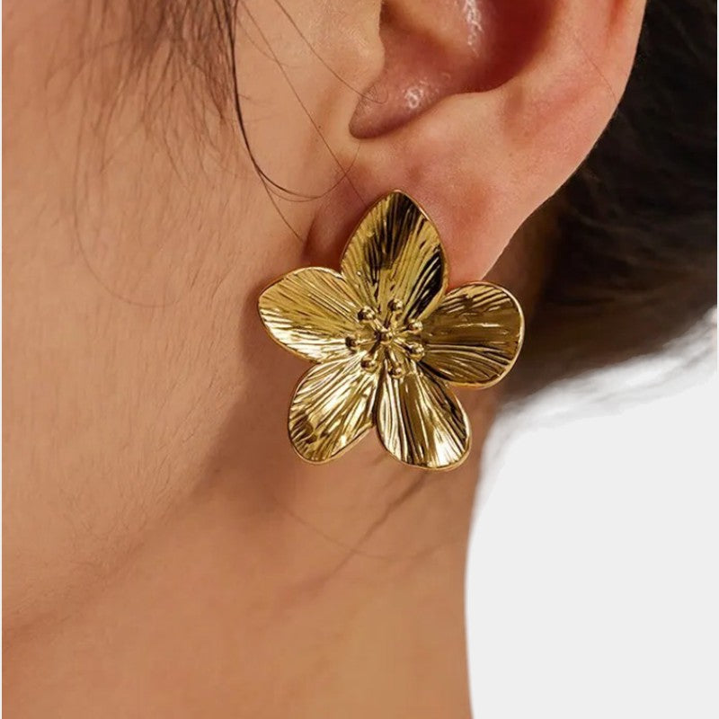 Gleame.-Sieraden-Gleame Oorbellen - elegante bloesem oorbellen in goud