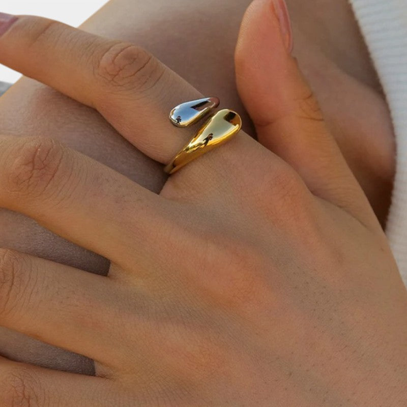 Gleame.-Sieraden-Gleame ring - elegante ring met druppel detail in goud-zilver