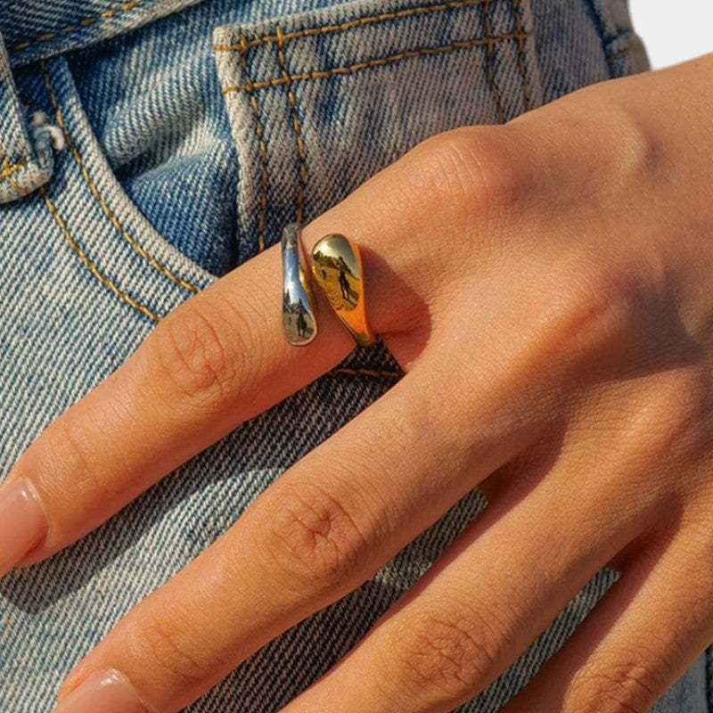 Gleame.-Sieraden-Gleame ring - elegante ring met druppel detail in goud-zilver