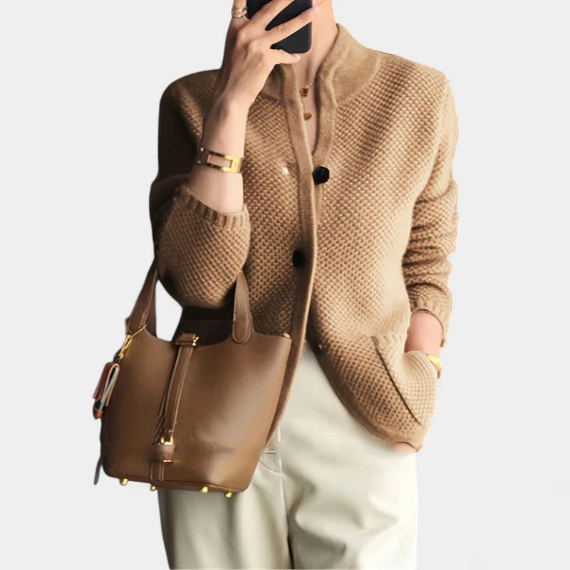 Gleame.-Truien & Vesten-Gleame Damesvest - Gebreid vest met knoopsluiting en lange mouwen