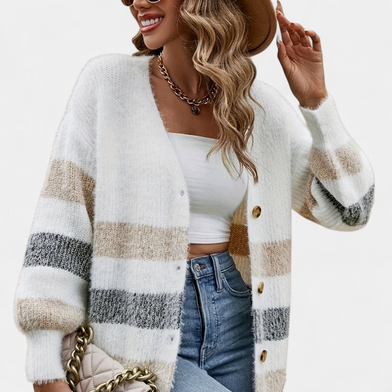 Gleame.-Truien & Vesten-Gleame trui - casual damestrui met knopen en diepe V-hals