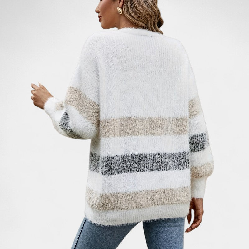 Gleame.-Truien & Vesten-Gleame trui - casual damestrui met knopen en diepe V-hals