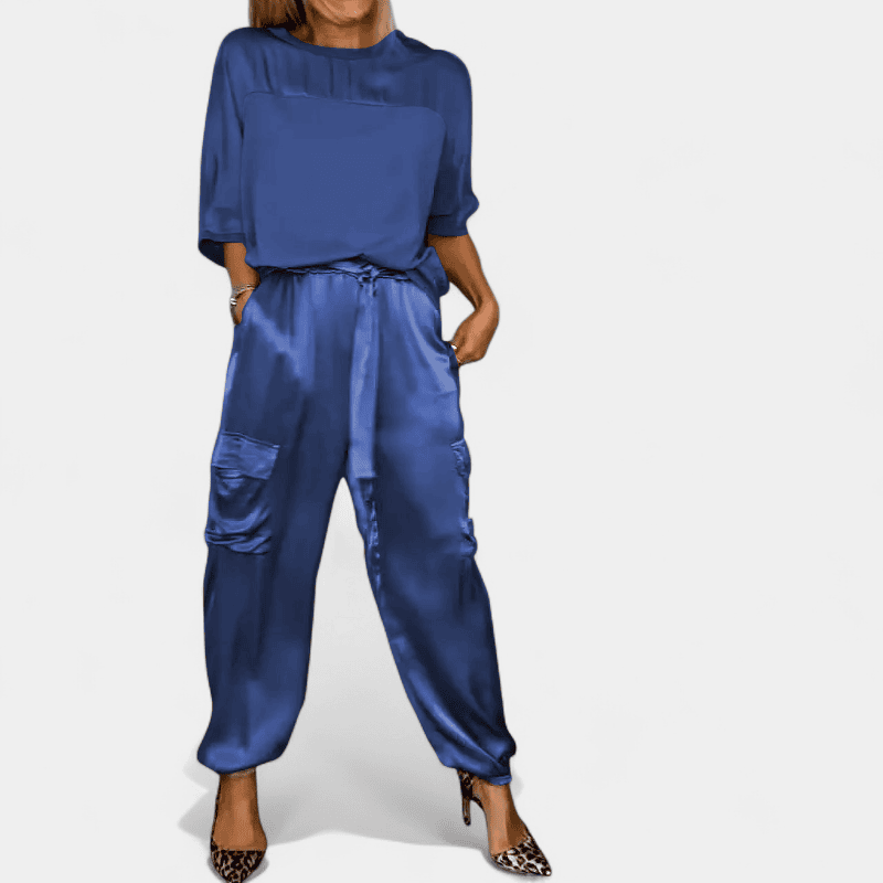 Gleame.-Women Shirt-Gleame Set - Satijnen 2-delige set met ronde hals en lange mouwen en elegante broek met zakdetails