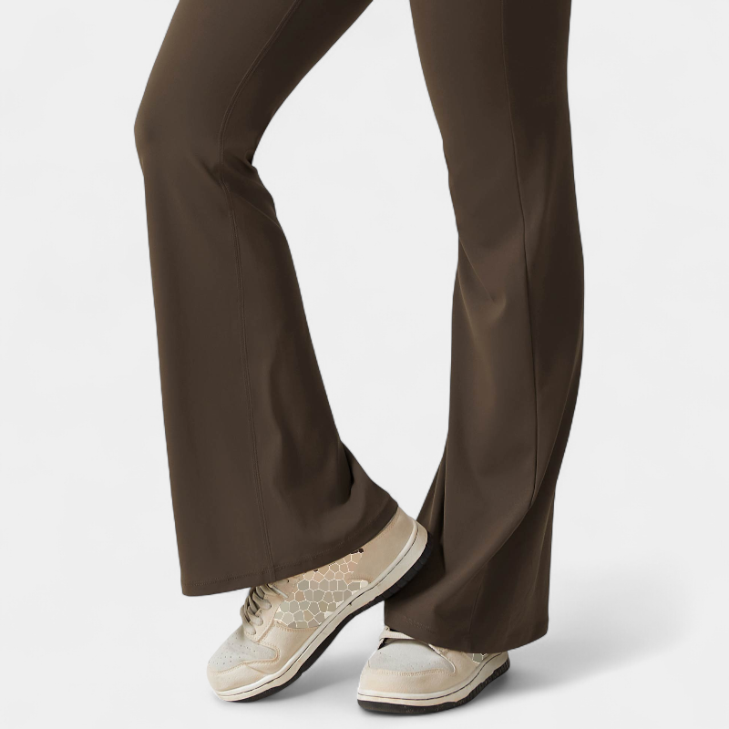 Gleame.-jumpsuit-Gleame Jumpsuit - Strakke flared pants jumpsuit met v-back voor dames