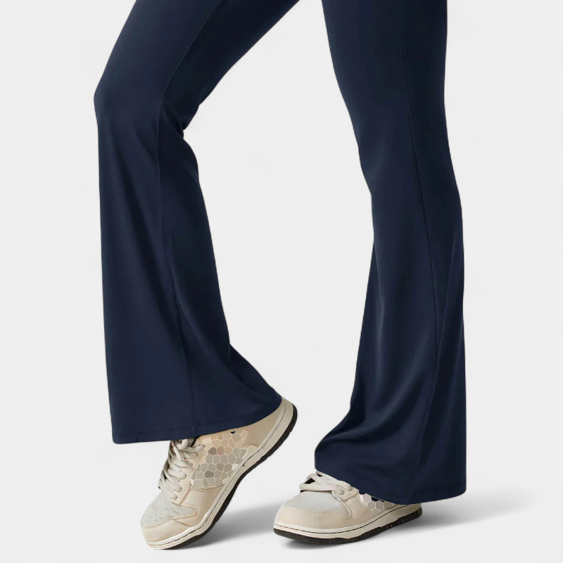 Gleame.-jumpsuit-Gleame Jumpsuit - Strakke flared pants jumpsuit met v-back voor dames