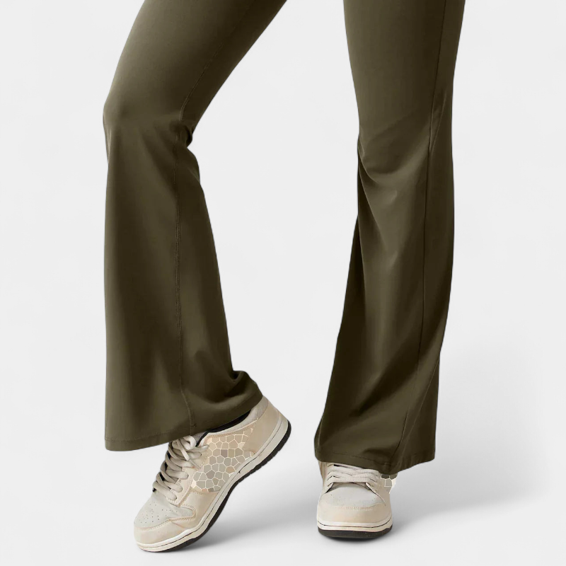 Gleame.-jumpsuit-Gleame Jumpsuit - Strakke flared pants jumpsuit met v-back voor dames