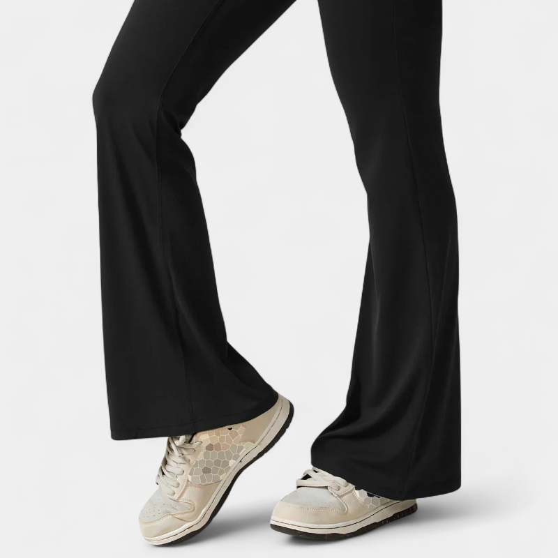 Gleame.-jumpsuit-Gleame Jumpsuit - Strakke flared pants jumpsuit met v-back voor dames