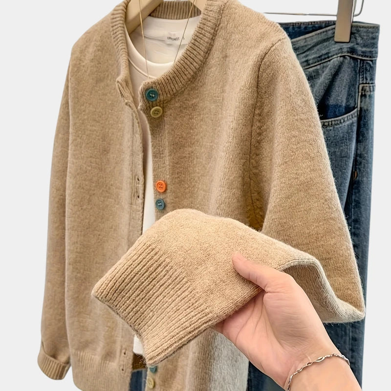 Gleame.-Truien & Vesten-Gleame Sweater - Comfortabele trui met knopen en ronde hals