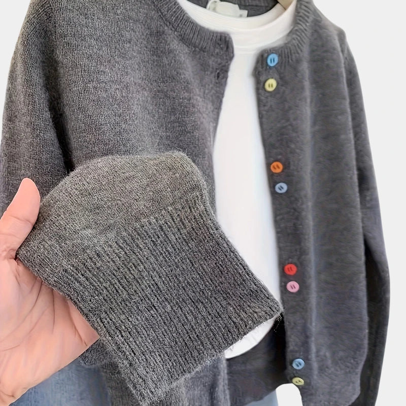 Gleame.-Truien & Vesten-Gleame Sweater - Comfortabele trui met knopen en ronde hals