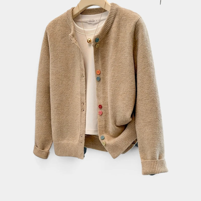 Gleame.-Truien & Vesten-Gleame Sweater - Comfortabele trui met knopen en ronde hals