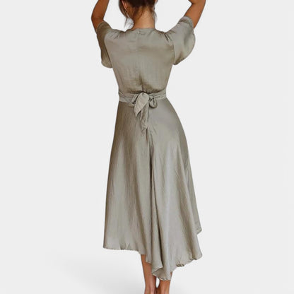Gleame.-Jurken &amp; Jumpsuits-Gleame Jurk - Elegante jurk met korte puffmouwen en V-hals