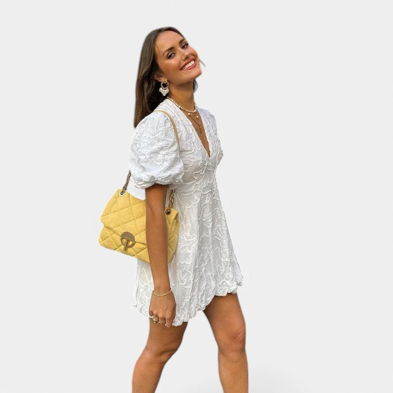 Gleame.-Jurken & Jumpsuits-Gleame Jurk - Elegante witte jurk met korte mouwen