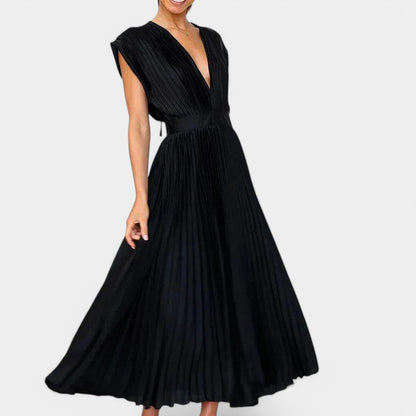 Gleame.-Jurken &amp; Jumpsuits-Gleame Maxi-jurk - Geplooide maxi-jurk met V-hals voor elegante stijlen