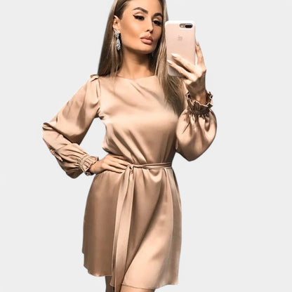 Gleame.-Jurken &amp; Jumpsuits-Gleame Satin jurk - Klassieke en chique avondjurk