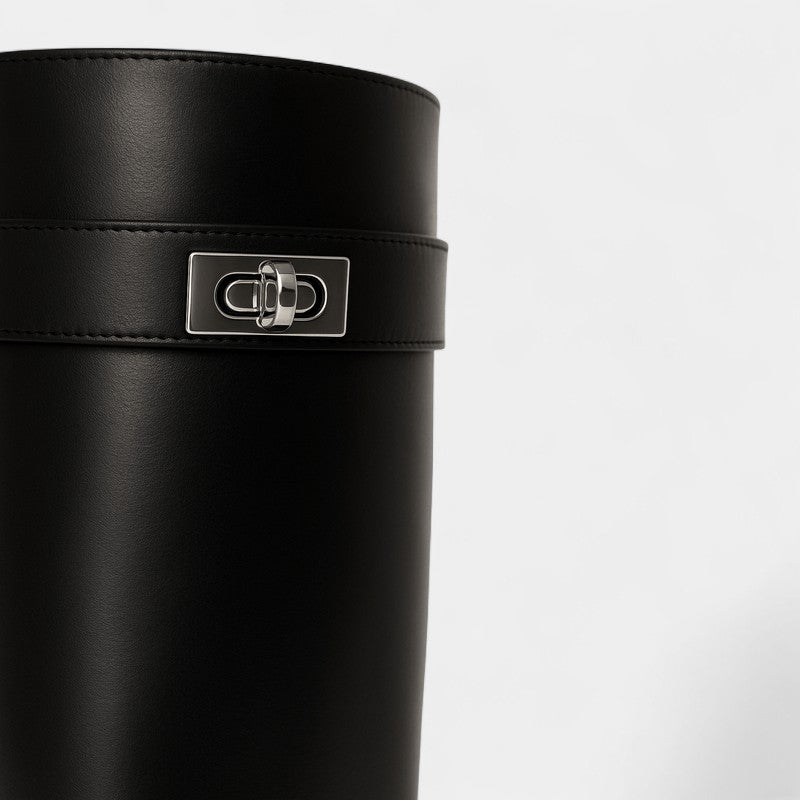 Gleame.-Laarzen-Gleame | Dames Laarzen van Leer tot onder de Knie met Gespsluiting en Verborgen Sleehak