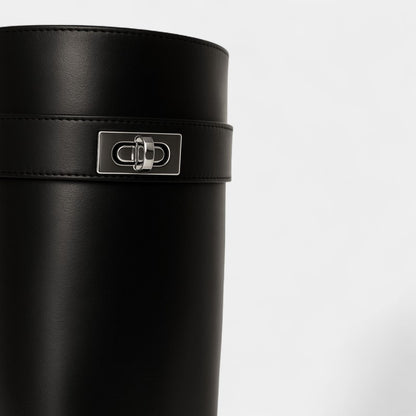 Gleame.-Laarzen-Gleame | Dames Laarzen van Leer tot onder de Knie met Gespsluiting en Verborgen Sleehak