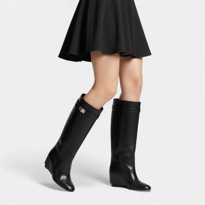 Gleame.-Laarzen-Gleame | Dames Laarzen van Leer tot onder de Knie met Gespsluiting en Verborgen Sleehak