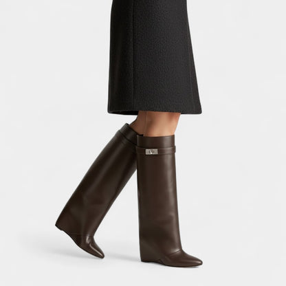 Gleame.-Laarzen-Gleame | Dames Laarzen van Leer tot onder de Knie met Gespsluiting en Verborgen Sleehak