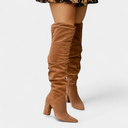 Gleame.-Laarzen-Gleame | Dames laarzen tot boven de knie met plooischacht en blokhak