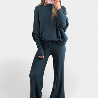 Gleame.-Outfit sets-Gleame Dames Set – Comfortabele set met off-shoulder trui en wijde broek