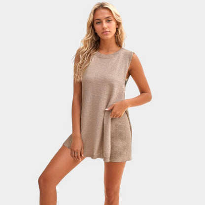 Gleame.-Outfit sets-Gleame Top - Gebreide set met mouwloos ontwerp en hoge split