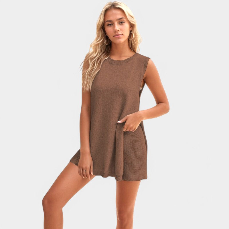 Gleame.-Outfit sets-Gleame Top - Gebreide set met mouwloos ontwerp en hoge split